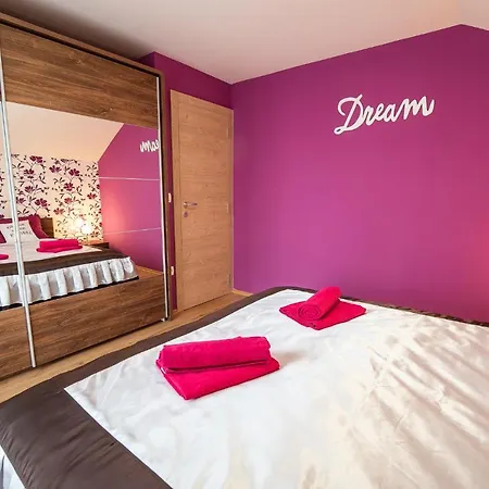Holiday Home With Hot Tub And Sauna Sabina Rovte Exterior foto