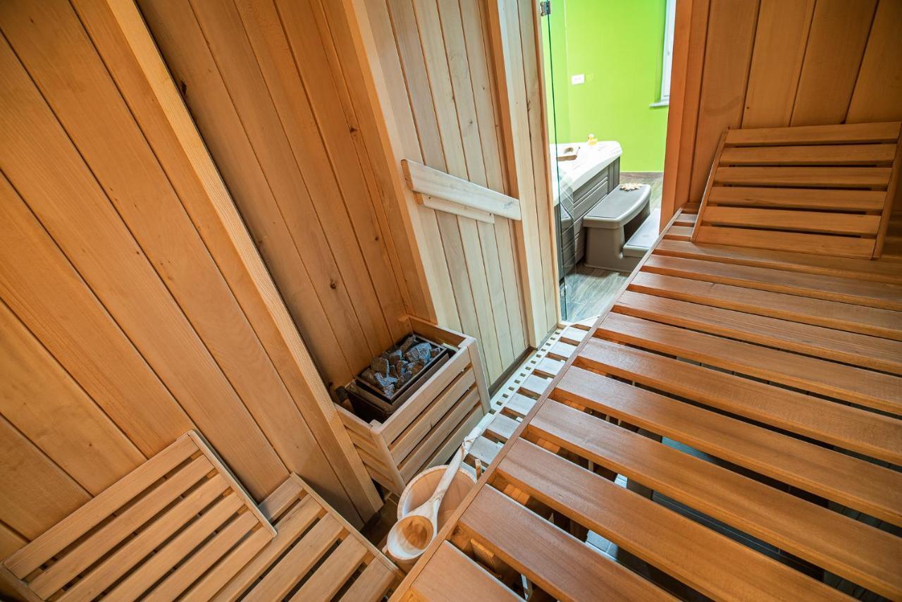 With Hot Tub And Sauna Sabina Ferienhaus
